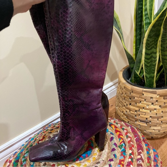 Charles David Y2K purple snakeskin heeled boots - Picture 3 of 9